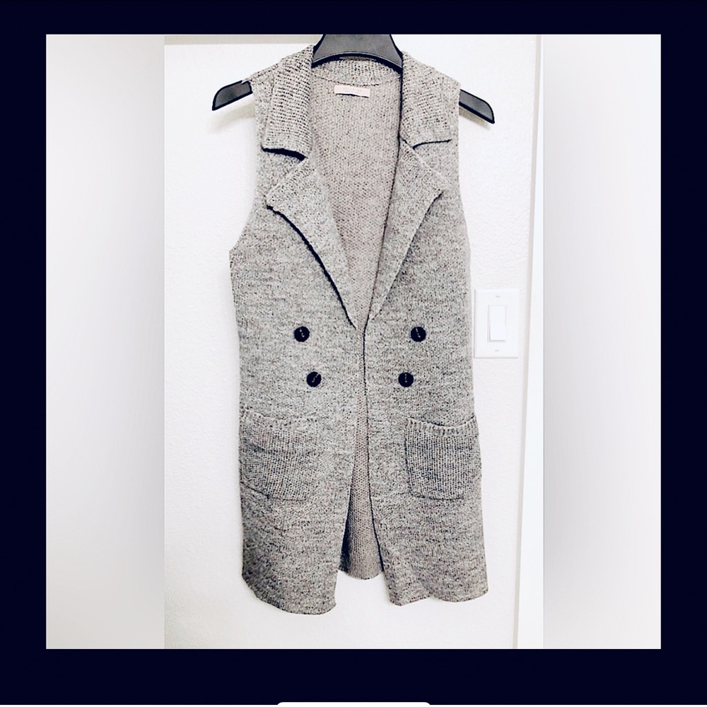 Long Knitted Collared Vest. Grey/SM